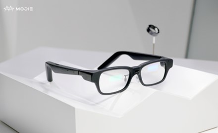 Meta-Bounds' 38g ultra-lightweight AR glasses equipped with Raysolve's single-chip full-color Micro-LED