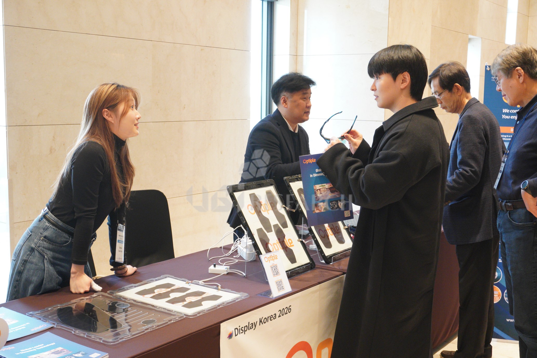 Optiple booth demonstrating light transmittance control dimming film technology to improve visibility for XR devices and smart eyewear